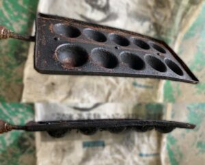 変形している銅のたこ焼き器